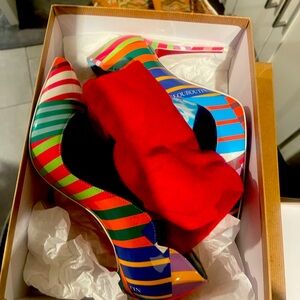 Christian Louboutin HOT CHICK 100 Scallop Heels Pumps Shoes Grand Bain